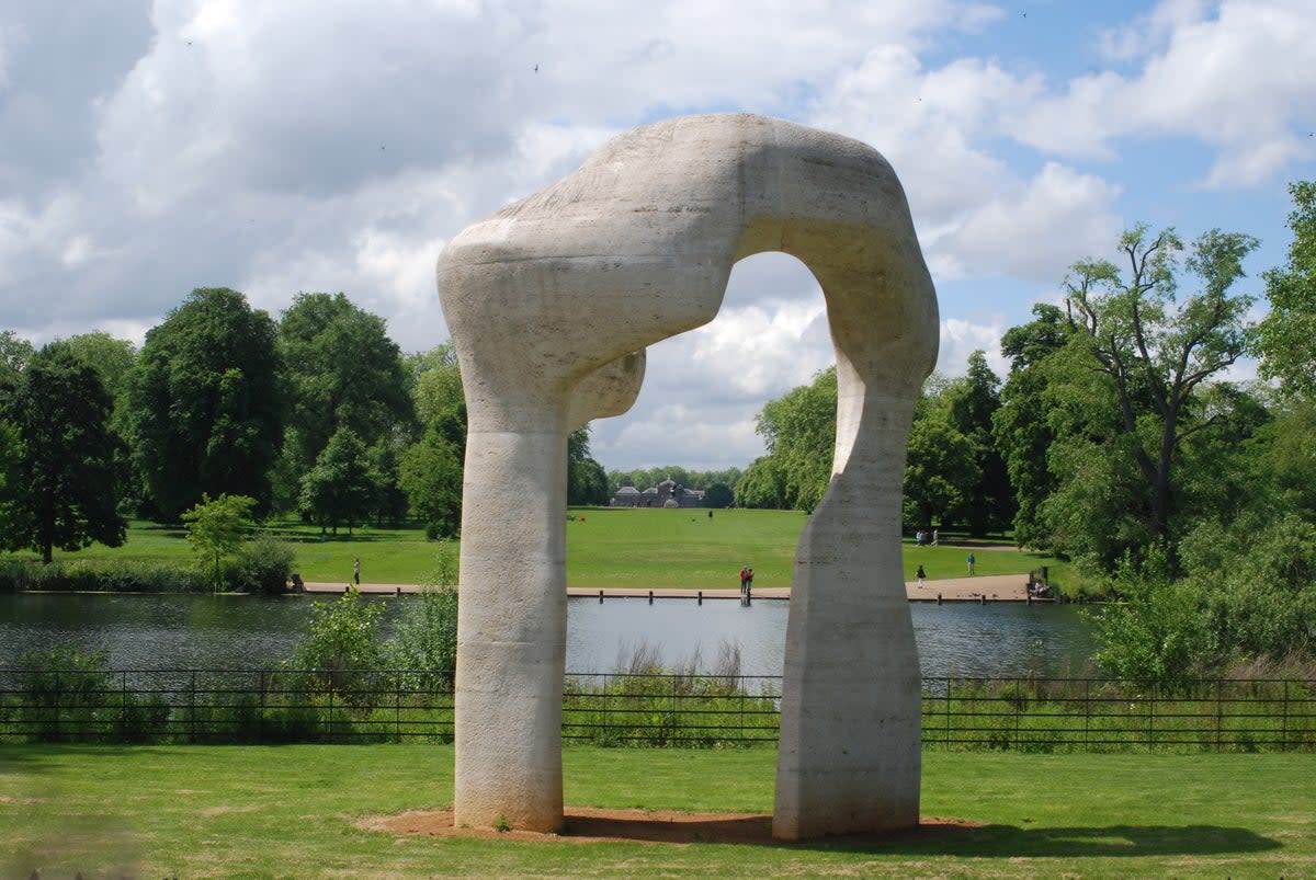 The Arch pictured in Kensington Gardens in 2014 (Wikipedia)