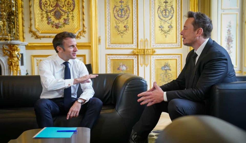 El presidente francés Emmanuel Macron (izquierda) junto a Elon Musk (derecha). Foto: cortesía prensa presidencial Francia.