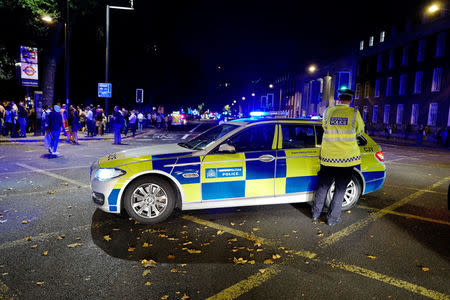 Police and commuters are seen outside Euston Station after police evacuated the area following a security alert in London, Britain, August 29, 2017. REUTERS/Tolga Akmen