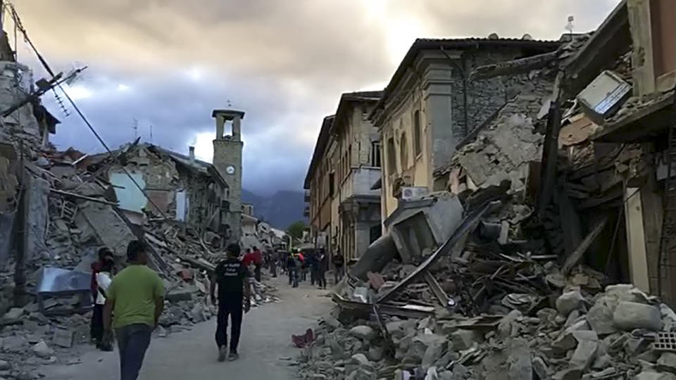 Las imágenes devastadoras del terremoto que ha sacudido el centro de Italia