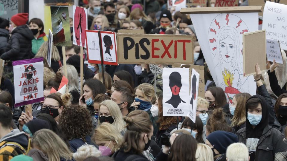 In Polen wird vehement gegen das Abtreibungsverbot protestiert.