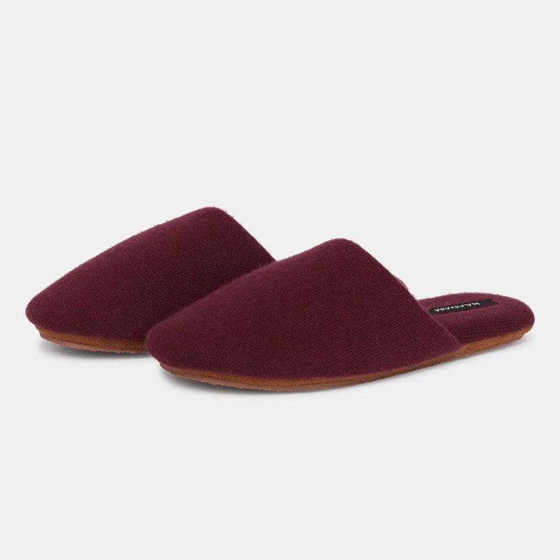 <p><a href="https://go.redirectingat.com?id=74968X1596630&url=https%3A%2F%2Fnaadam.co%2Fproducts%2Fessential-merino-cashmere-slippers%3Fgclid%3DCj0KCQiA35urBhDCARIsAOU7QwkNR4YQheX3vGYw-mkRGujwn2ZvOah2zW-aCaYhKmtZ34HThzjsXZUaAqsmEALw_wcB%26variant%3D39492242997344&sref=https%3A%2F%2Fwww.esquire.com%2Fstyle%2Fadvice%2Fg3162%2Fslippers-for-men%2F" rel="nofollow noopener" target="_blank" data-ylk="slk:Shop Now;elm:context_link;itc:0;sec:content-canvas" class="link ">Shop Now</a></p><p>Essential Merino Cashmere Slippers</p><p>naadam.co</p><p>$42.50</p>