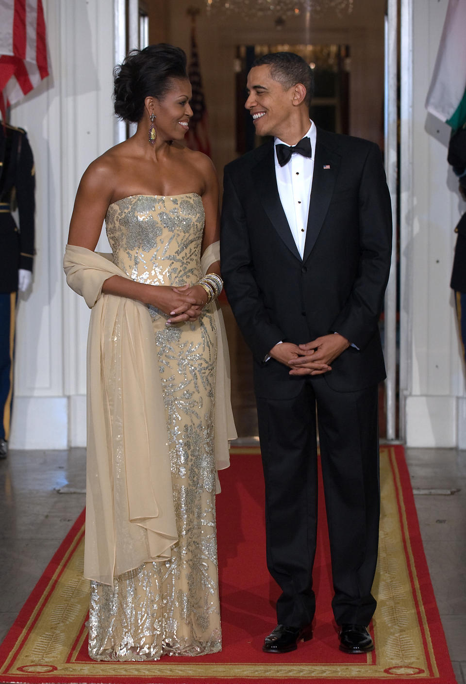 Michelle Obama welcomes Indian Prime Minister Manmohan Singh on November 24, 2009