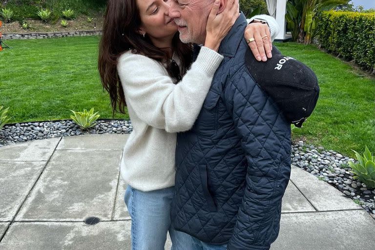 Bruce Willis con su esposa en su cumpleaños