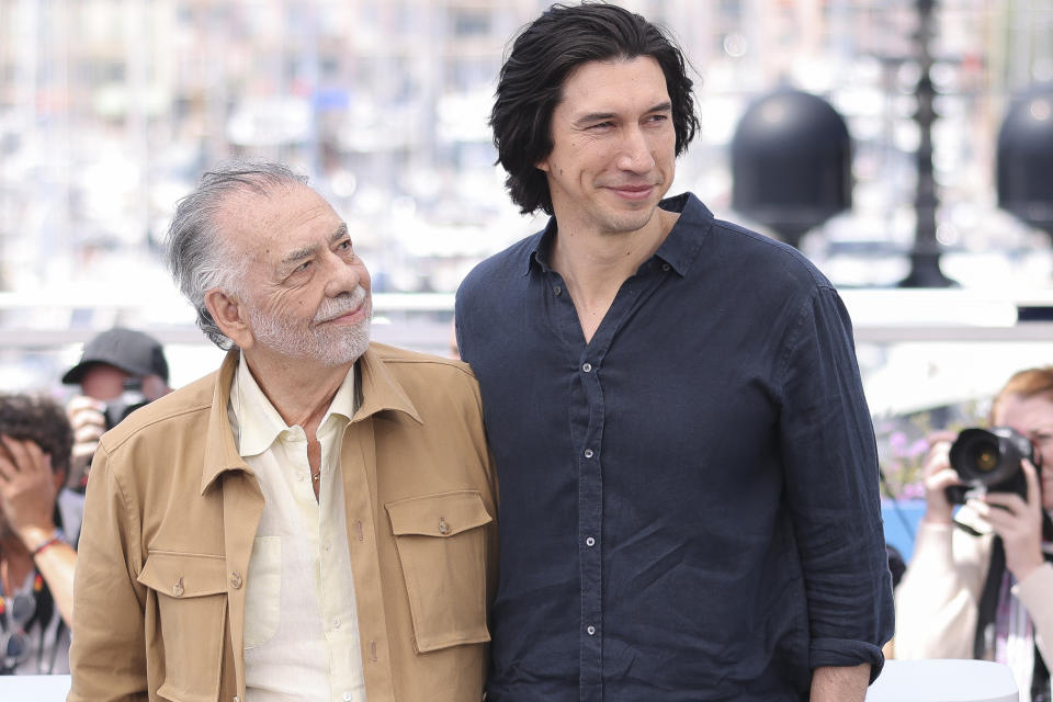 El director Francis Ford Coppola, izquierda, y Adam Driver posan en una sesión de la película "Megalopolis" en la 77a edición del Festival de Cine de Cannes en Francia el viernes 17 de mayo de 2024. (Foto Vianney Le Caer/Invision/AP)