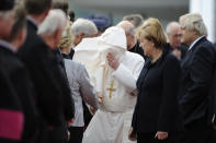 <p>Während seines Pontifikats musste Papst Benedikt XVI. auch mit politischem Gegenwind und Protesten gegen sein Wirken und seine Entscheidungen kämpfen. (Bild: Getty Images)</p> 