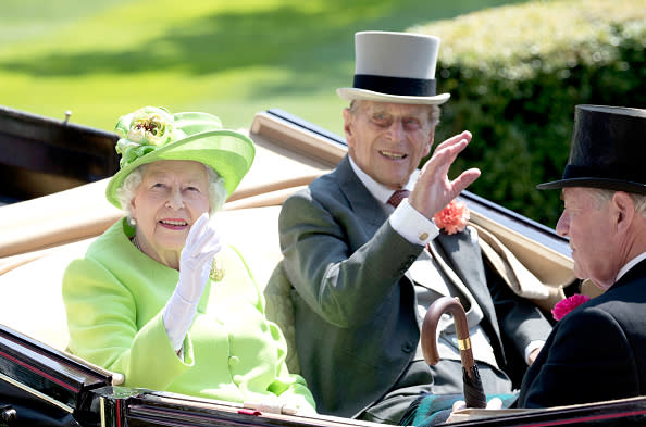 El príncipe Felipe junto a la reina Elizabeth durante los eventos del royal Ascot. (Photo by John Phillips/Getty Images for Ascot Racecourse)