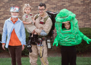 <p>Al estilo de los Ghostbusters fue uno de los disfraces familiares que arrasaron en 2017. <a rel="nofollow" href="https://es-us.vida-estilo.yahoo.com/halloween-familia-curiosos-disfraces-fiesta-slideshow-wp-200446012.html" data-ylk="slk:Aquí la nota completa;elm:context_link;itc:0;sec:content-canvas;outcm:mb_qualified_link;_E:mb_qualified_link;ct:story;" class="link  yahoo-link"><em>Aquí la nota completa</em></a>. Foto: Imgur.com/potablog<br><br></p>