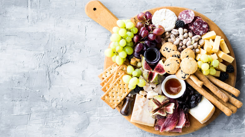 Round charcuterie board