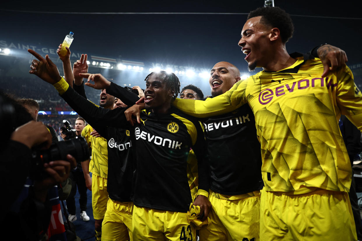 Les joueurs du Borussia Dortmund, ici célébrant face à leurs supporters leur qualification en finale de la Ligue des champions, au Parc des Princes, le 7 mai 2024.