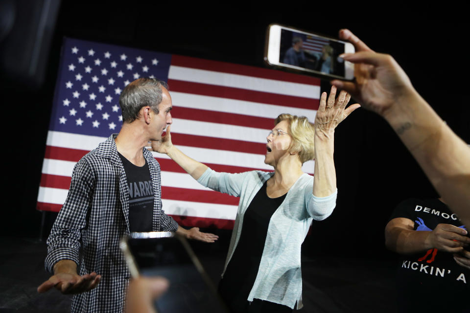 LOS ANGELES, CALIFORNIA - AUGUST 21:  Democratic Presidential candidate Senator Elizabeth Warren (C) jokes around with a supporter while posing for a 'selfie' with him at Shrine Auditorium after a town hall on August 21, 2019 in Los Angeles, California. Warren will wait to take a 'selfie' with every person who wants to do so after her campaign events are over. California will join the Super Tuesday primaries on March 3, 2020.  (Photo by Mario Tama/Getty Images)