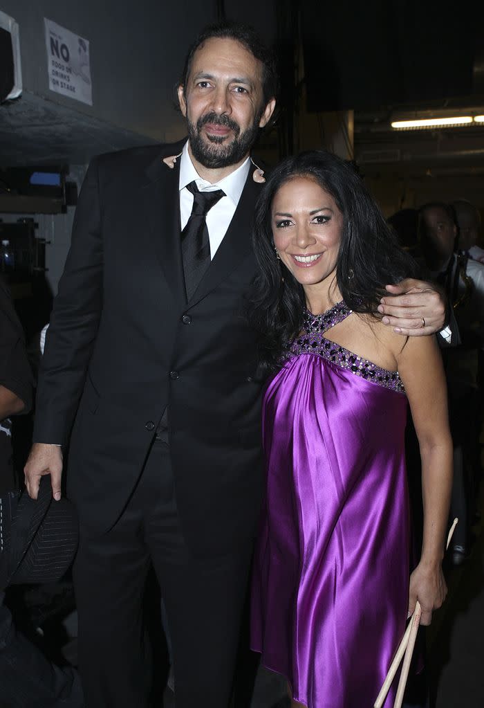 Juan Luis Guerra y su mujer Nora Vega en el backstage de los Grammy Latinos en 2007