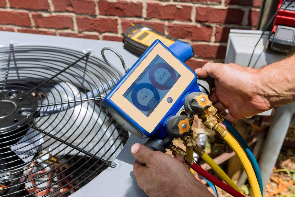 Air conditioner check service, leak detection, fill refrigerant, device meter liquid cooling