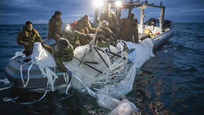 Recovery of the Chinese ball on the boat