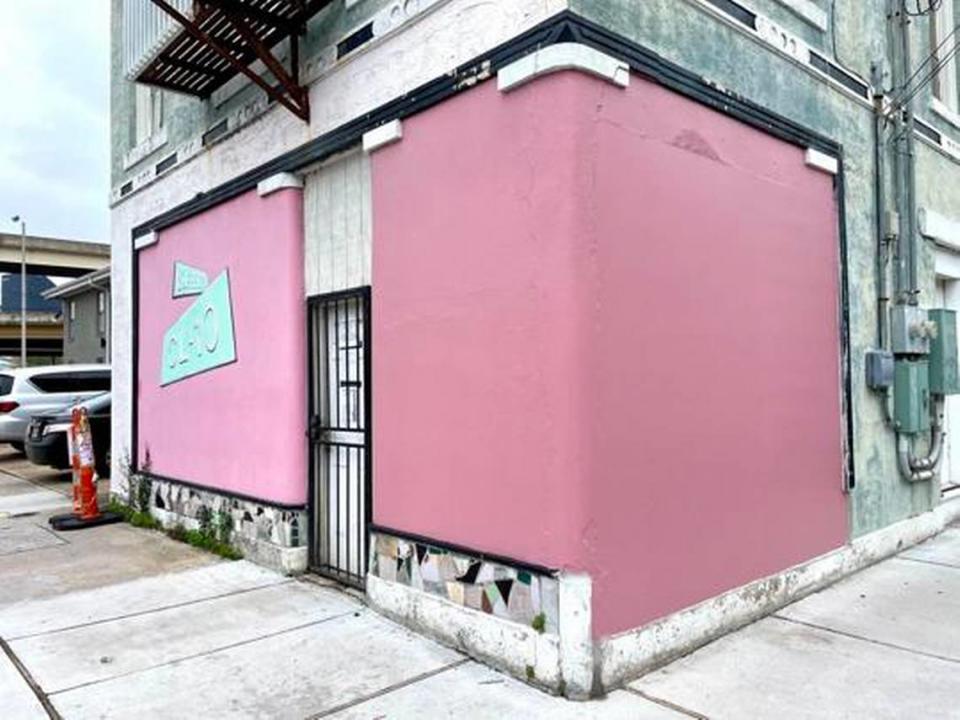 The British superstar street artist Banksy’s 2008 painting of Fred ‘The Gray Ghost’ Radtke has been removed from the wall that held it for 16 years. The stencil painting used to be on the side of this townhouse at the corner of Clio and Carondelet Streets