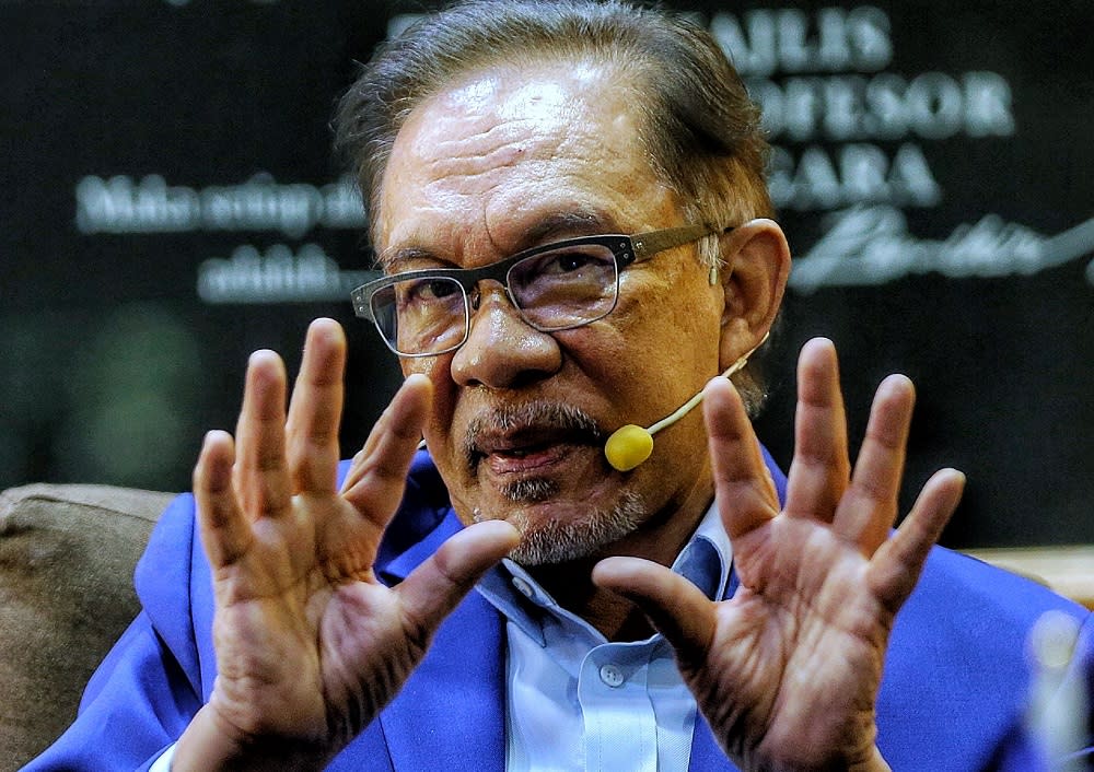 Datuk Seri Anwar Ibrahim speaks during the ‘Bicara Tokoh’ programme in Kajang April 10, 2021. ― Picture by Ahmad Zamzahuri