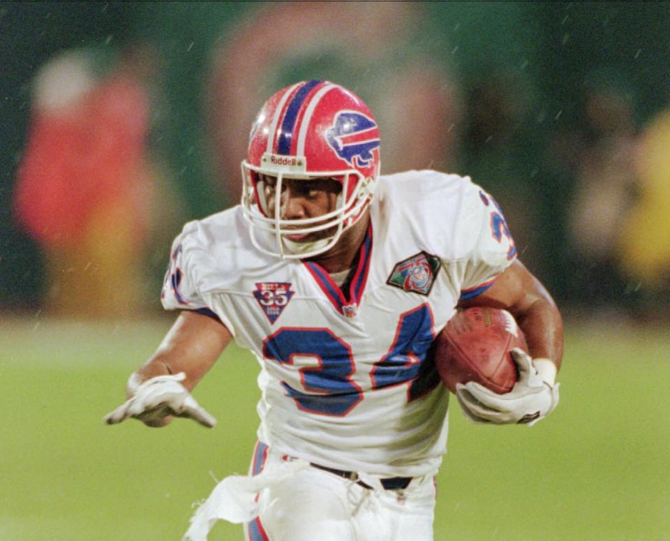 Buffalo Bills running back Thurman Thomas runs with the ball during the first quarter of their game against the Miami Dolphins in Miami Sunday Dec. 4, 1994.