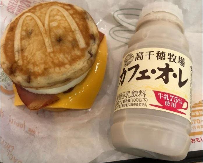 「McGriddles」系列早餐，主要是以鬆餅當外皮為主。（翻攝自Dcard論壇）