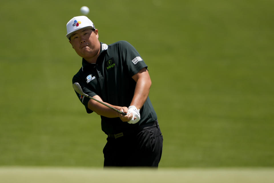 Sungjae Im, of South Korea, chips to the green on the third hole during the third round of the Wells Fargo Championship golf tournament at the Quail Hollow Club Saturday, May 11, 2024, in Charlotte, N.C. (AP Photo/Chris Carlson)