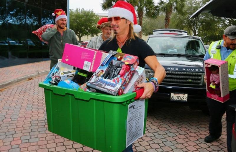 Bret Michaels and volunteers | Ralph Notaro