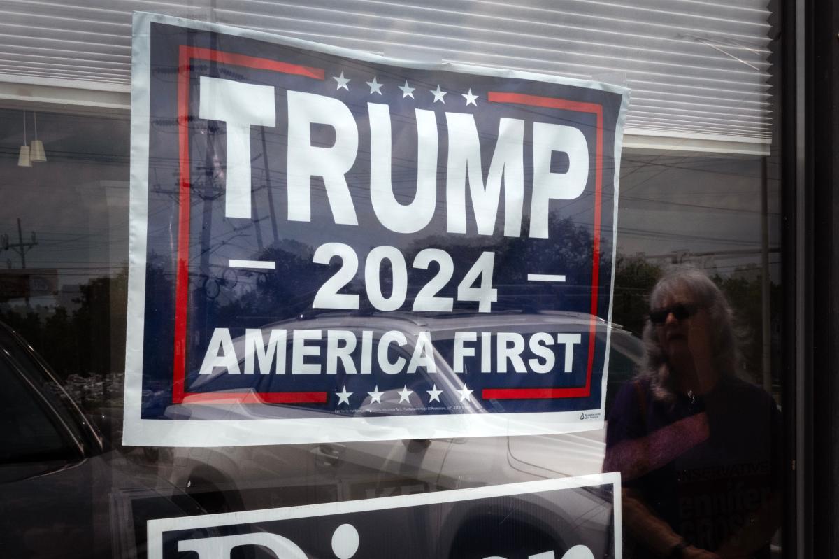 Trump's campaign office in Virginia burglarized, authorities searching for suspect