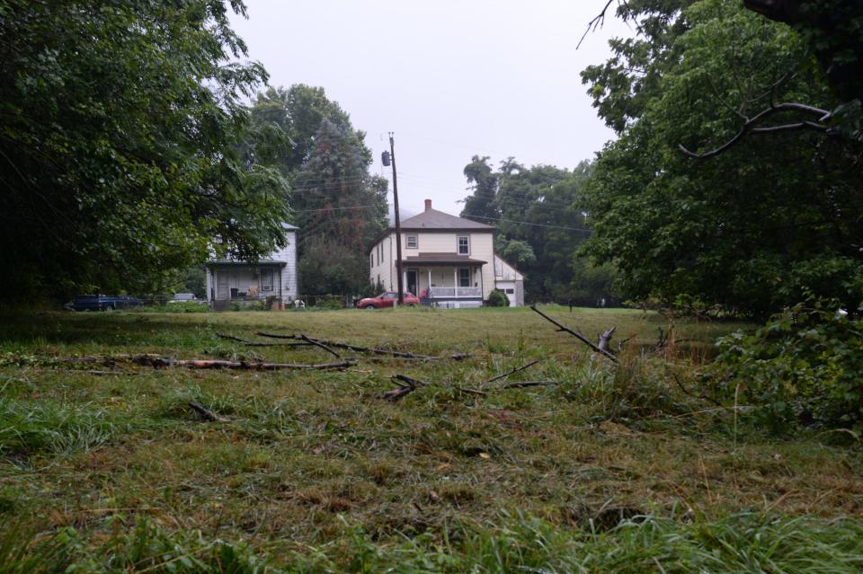 Two houses still in use are visible just south of Anthony Street on the northern side of Uniontown.