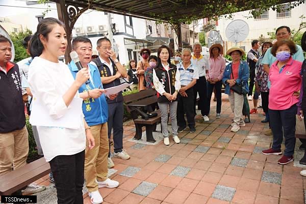 南投縣長許淑華到埔里會勘，一口氣核定二千五百零三萬元經費改善。（記者蔡榮宗攝）