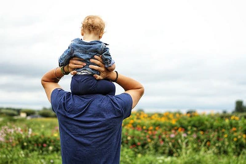 Father’s Day is just around the corner and if you haven’t got a gift for dad yet, you might want to take a gander at some of the ideas below. — Picture from Pexels.com