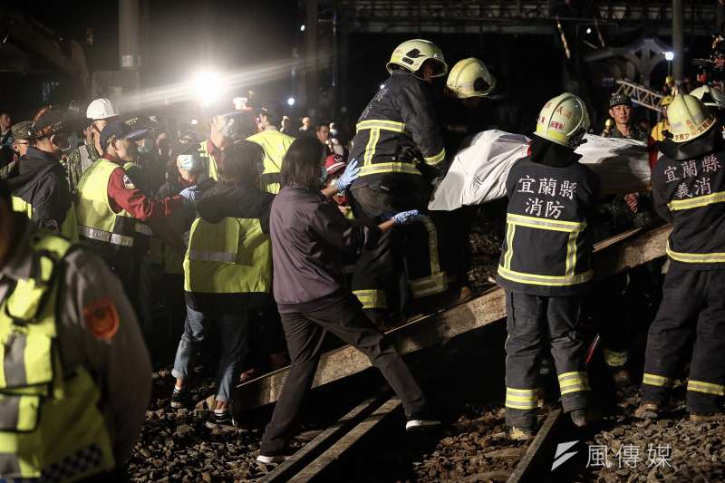 2018年10月21日，台鐵普悠瑪列車在北迴鐵路蘇澳鎮新馬車站發生翻覆，造成重大傷亡（陳品佑攝）