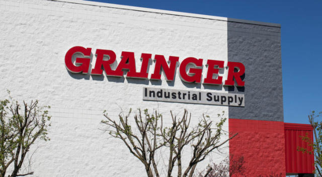 Grainger (OWW) logo on the side of a warehouse.