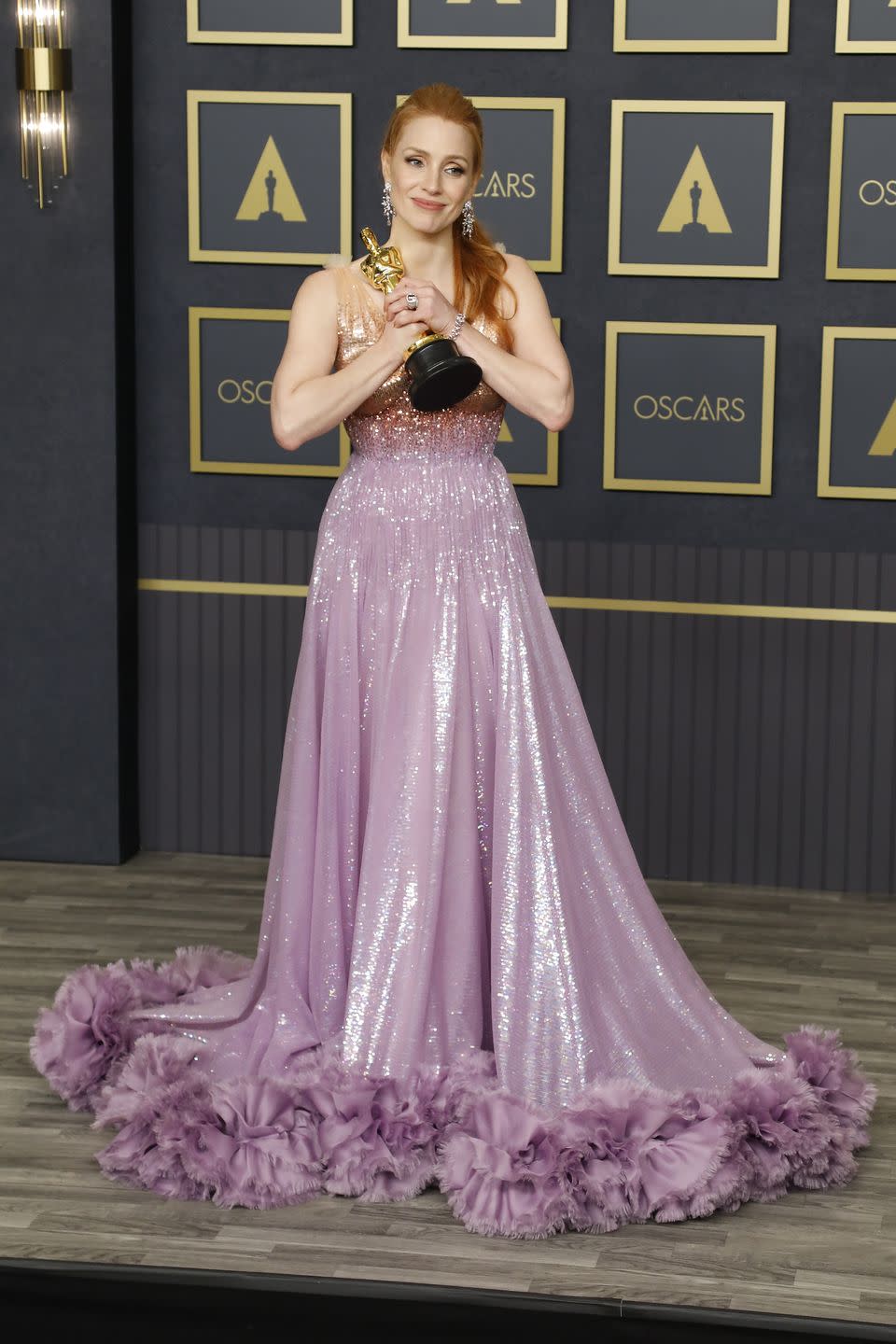 jessica chastain, winner of best actress in a leading role award for the eyes of tammy fay