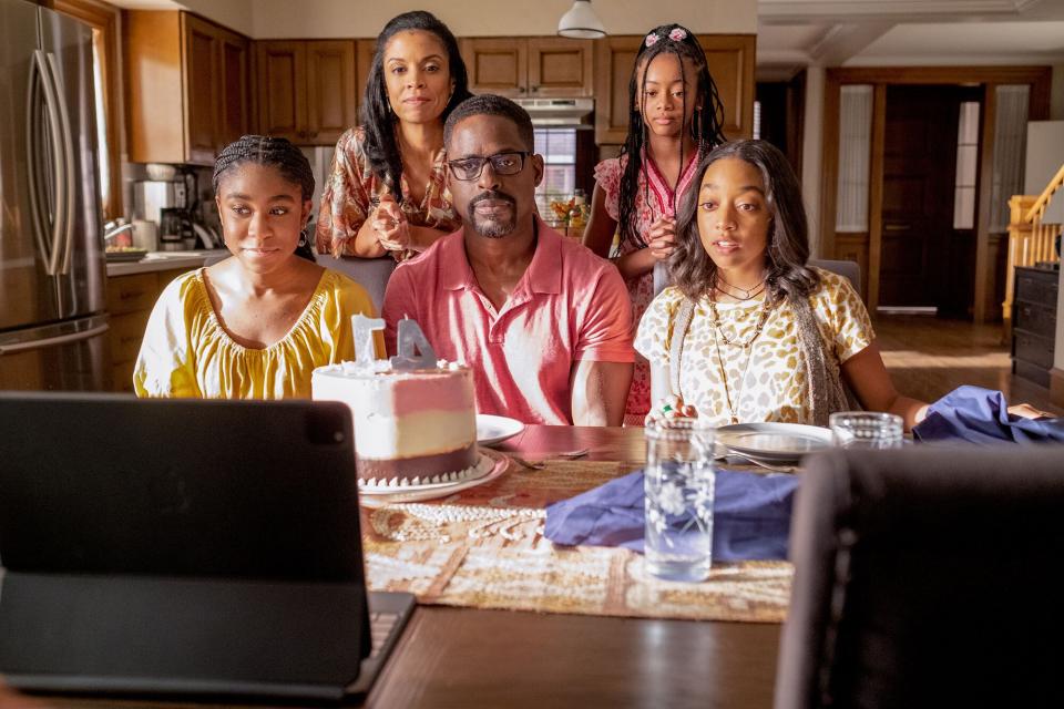 THIS IS US -- "The Challenger" Episode 601 -- Pictured: (l-r) Lyric Ross as Deja, Susan Kelechi Watson as Beth, Sterling K. Brown as Randall, Eris Baker as Tess, Faithe Herman as Annie -- (Photo by: Ron Batzdorff/NBC)