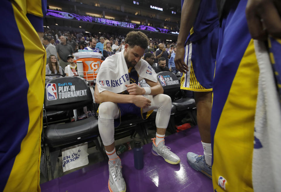 在附加賽輸給沙加緬度國王後，Klay Thompson久久不能自我。(Jane Tyska/Digital First Media/East Bay Times via Getty Images)