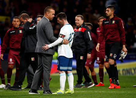 Soccer Football - International Friendly - Argentina v Venezuela - Wanda Metropolitano, Madrid, Spain - March 22, 2019 Argentina's Lionel Messi looks dejected with Venezuela coach Rafael Dudamel after the match REUTERS/Juan Medina