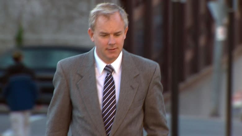 Dennis Oland's car, shoes, bag all tested negative for blood, jury hears