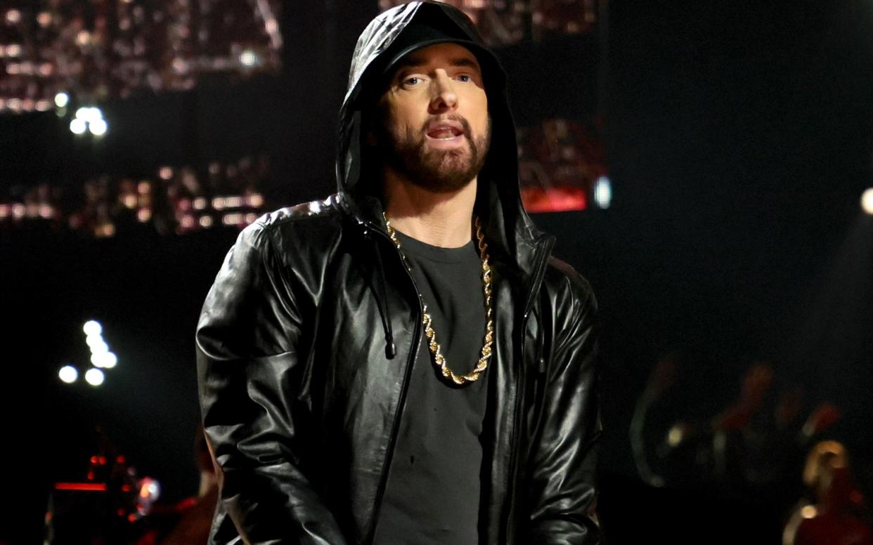 Rapper Eminem wurde im Frühjahr in die berühmte "Rock and Roll Hall of Fame" aufgenommen, nun wurde sein Einzug mit einer großen Zeremonie gefeiert. (Bild: 2022 Getty Images/Theo Wargo)