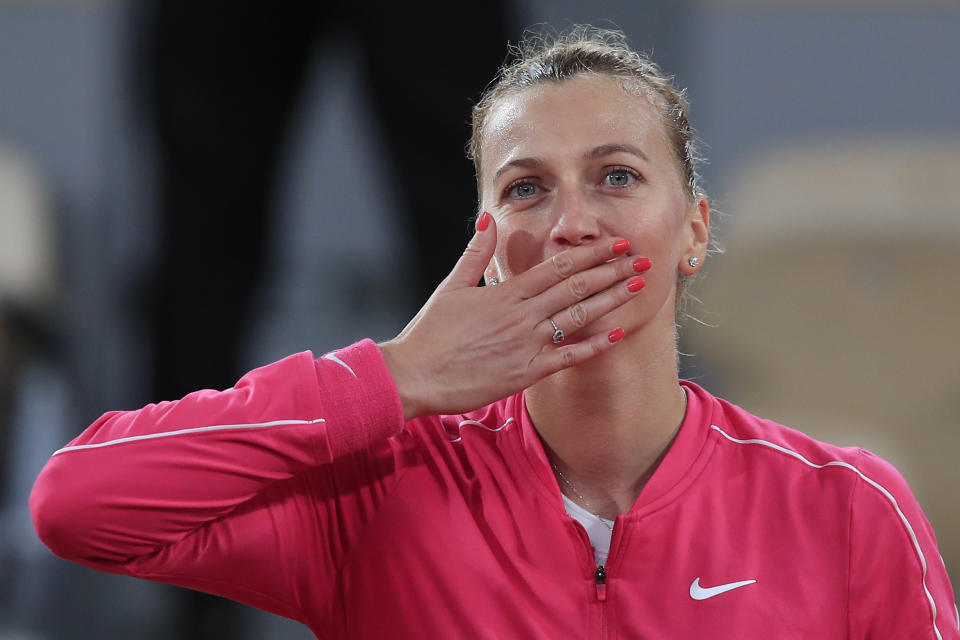 Petra Kvitova celebra tras ganar su partido de octavos de final del Abierto de Francia ante Zhang Shuai, el lunes 5 de octubre de 2020, en París (AP Foto/Michel Euler)