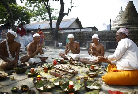 Family members perform religious ritual for the victims of the April 25 earthquake in Kathmandu May 7, 2015. REUTERS/Navesh Chitrakar