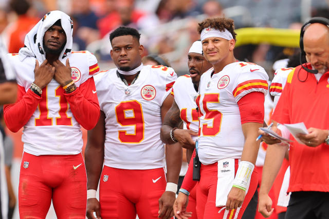 JuJu Smith-Schuster's First Catch as a Chief Comes after Patrick Mahomes'  Spinning Escape