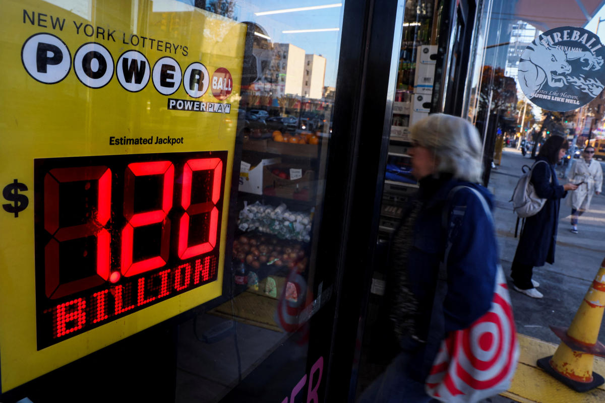 #Powerball numbers drawn, players await record jackpot result