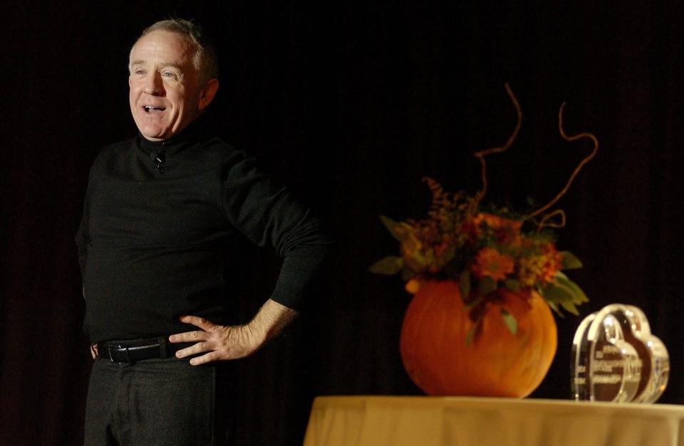BEVERLY HILLS, CA - OCTOBER 30: Actor Leslie Jordan performs at the 15th Annual Awards and Benefit Luncheon for Friendly House on October 30, 2004 at the Beverly Hilton in Beverly Hills, California. Friendly House is one of the nation's first residential treatment homes for women recovering from alcohol and substance abuse. (Photo by Amanda Edwards/Getty Images)