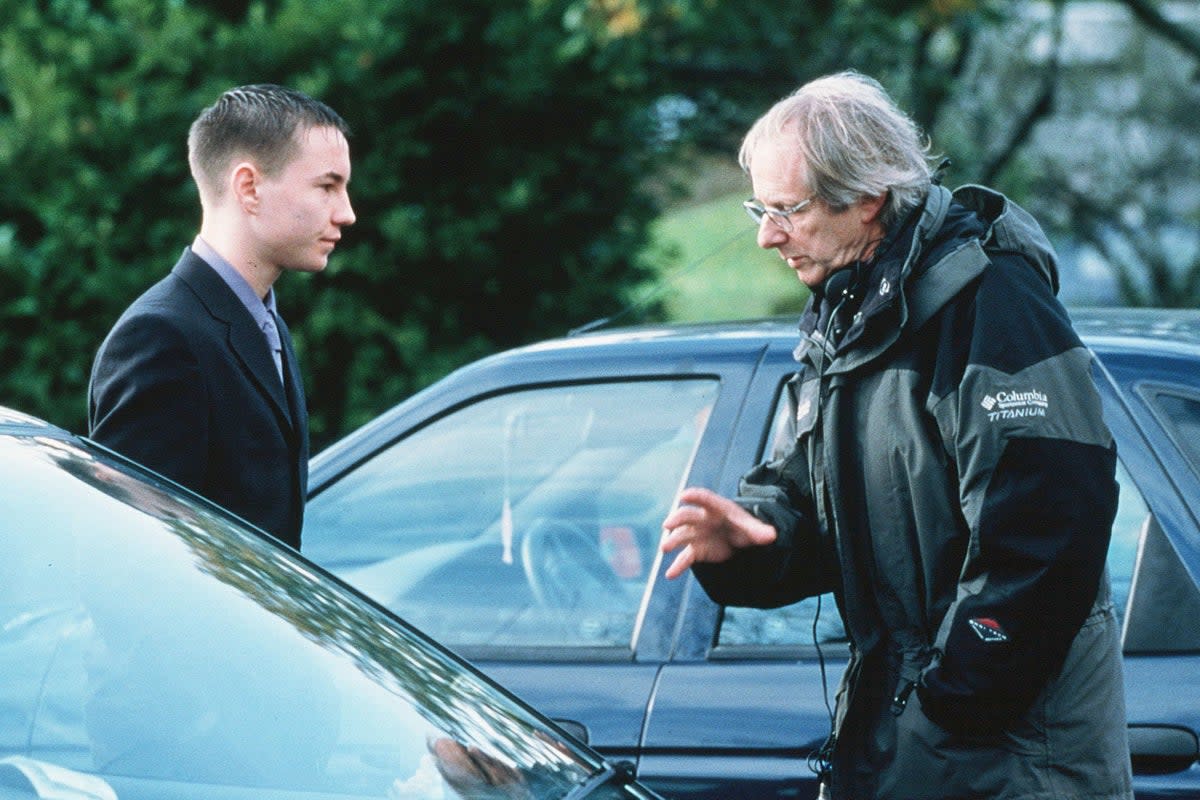 Loach directs a young Martin Compston on the set of 2002’s ‘Sweet Sixteen’ (Shutterstock)