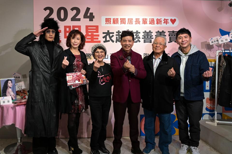 陳凱倫（右三）的慈善義賣活動為期三天。（台灣優質生命協會提供）