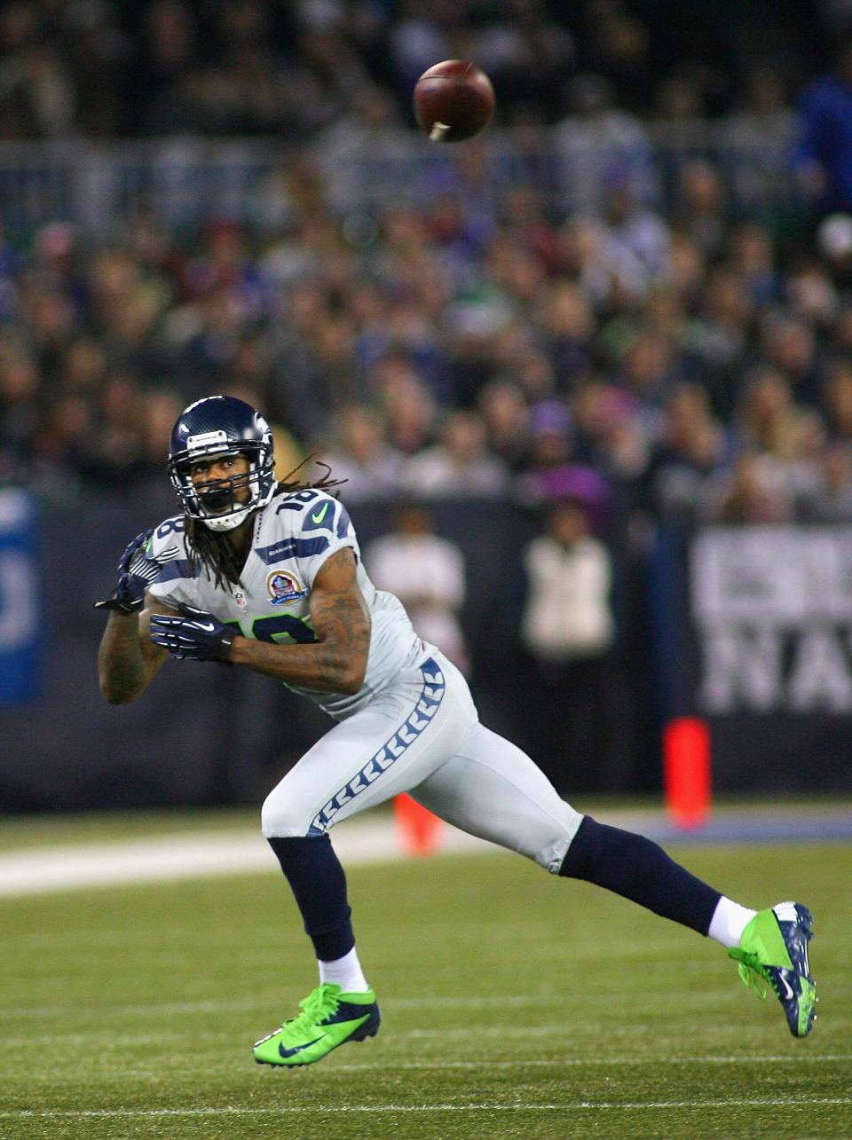 TORONTO, ON - DECEMBER 16: Sidney Rice #18 of the Seattle Seahawks makes a catch against the Buffalo Bills at Rogers Centre on December 16, 2012 in Toronto, Ontario, Canada. Seattle won 50-17. (Photo by Rick Stewart/Getty Images)