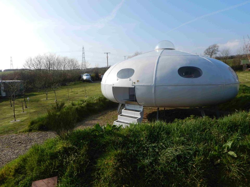 7) UFO saucer, Redberth, UK