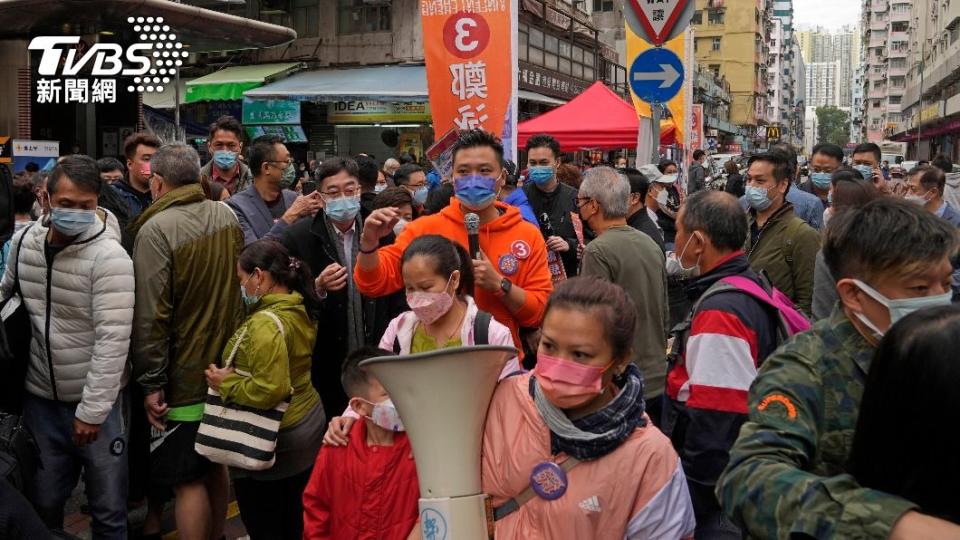 建置派候選人掃街拜票。（圖／達志影像美聯社）