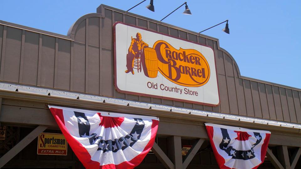 Fact Check Cracker Barrel Old Country Store Is Closing All Locations