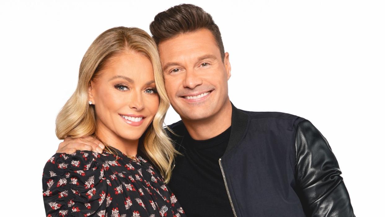  Kelly Ripa and Ryan Seacrest on Live with Kelly and Ryan. 