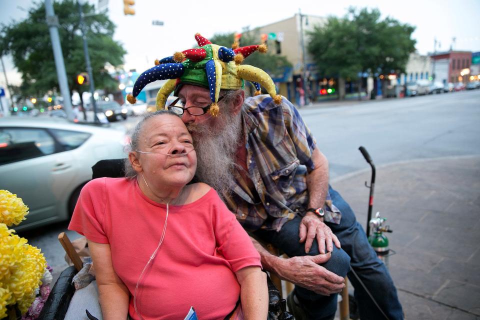 Crazy Carl Hickerson gives his partner, Charlotte Ferris, a kiss on Sixth Street in 2016. Ferris died in 2022.