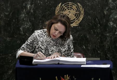 Costa Rican Vice President Helio Fallas Ana Helena Chacon signs the Paris Agreement on climate change held at the United Nations Headquarters in Manhattan, New York, U.S., April 22, 2016. REUTERS/Mike Segar